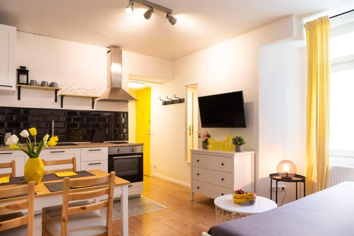 2 Bedroom In Great Location In Kreuzberg Berlin Exterior foto