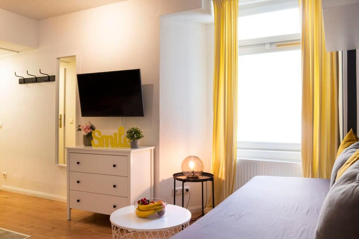 2 Bedroom In Great Location In Kreuzberg Berlin Exterior foto