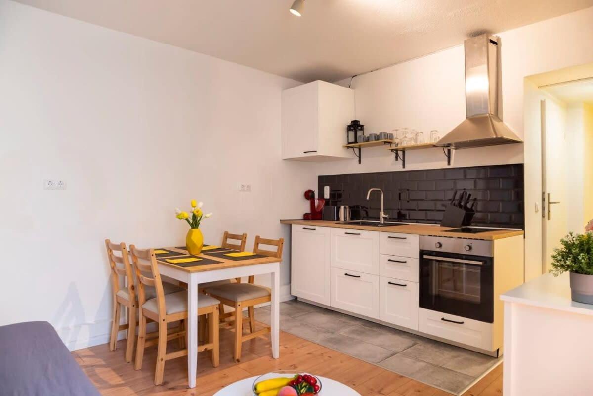 2 Bedroom In Great Location In Kreuzberg Berlin Exterior foto
